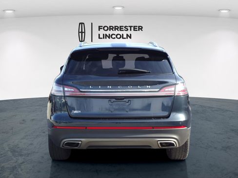 Used 2022 Lincoln Nautilus AWD image 4