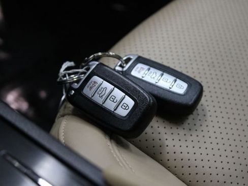 Used 2013 Hyundai Azera LIMITED image 12