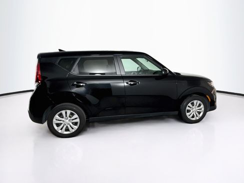 Used 2024 Kia Soul LX FWD image 2