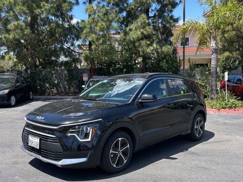 Used 2025 Kia Niro LX FWD image 1