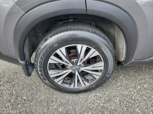 Used 2022 Nissan Rogue SV w/ SV Premium Package image 5