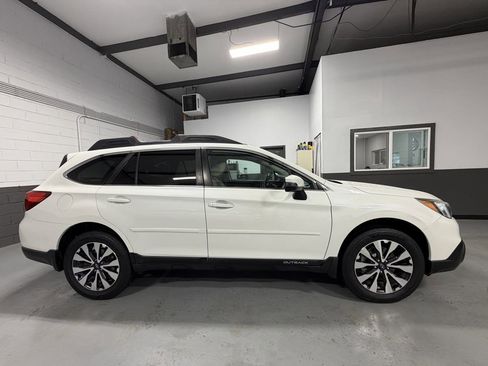 Used 2016 Subaru Outback 2.5i Limited image 2