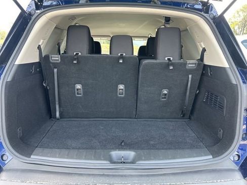 Used 2024 Nissan Pathfinder SV image 30