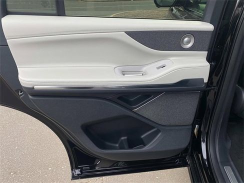 New 2025 Lincoln Navigator Reserve image 9