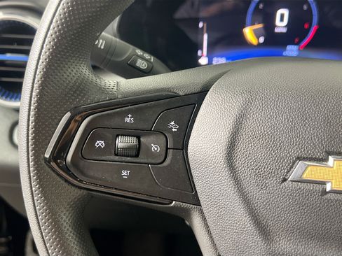Used 2024 Chevrolet Trax LT FWD image 17