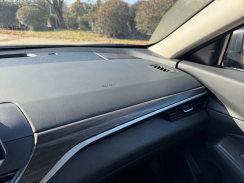 Used 2025 Nissan Altima 2.5 SV image 30