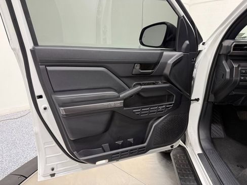 Used 2025 Toyota 4Runner TRD Off-Road image 9