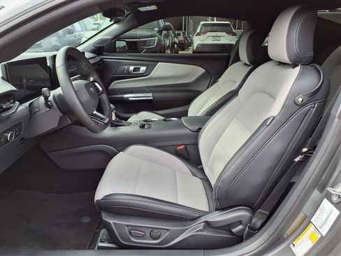 Used 2025 Ford Mustang Coupe image 17