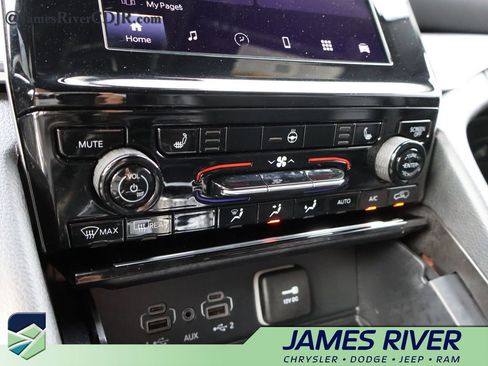 Used 2025 Jeep Grand Cherokee Altitude AWD/4WD image 37