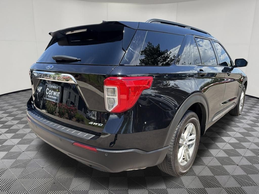 Used 2023 Ford Explorer XLT AWD/4WD image 7