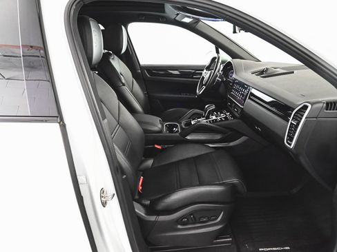 Used 2023 Porsche Cayenne AWD/4WD image 37
