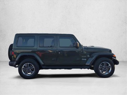 Used 2022 Jeep Wrangler Unlimited Sahara AWD/4WD image 4