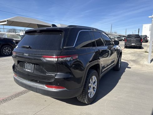 Used 2023 Jeep Grand Cherokee Limited w/ Luxury Tech Group II image 3