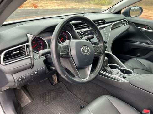 Used 2018 Toyota Camry XSE image 15