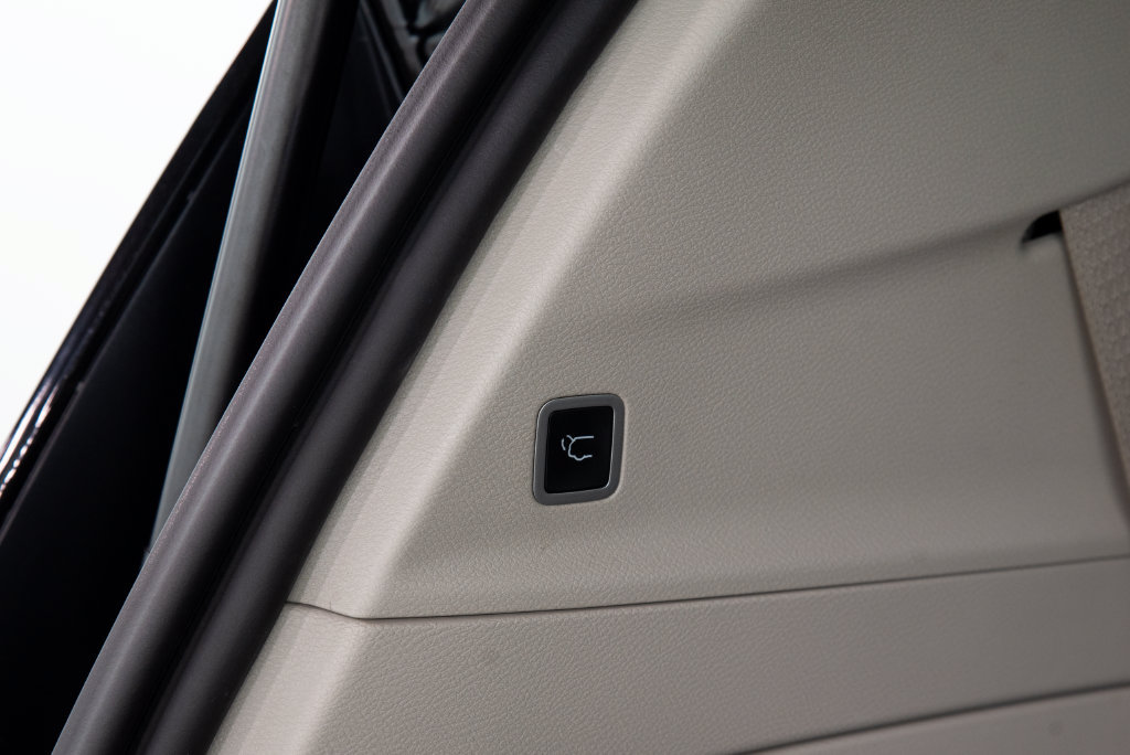 Used 2024 Chrysler Pacifica Touring-L FWD image 14