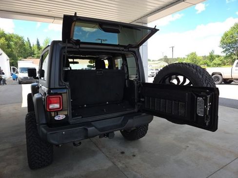 Used 2019 Jeep Wrangler Sport w/ Quick Order Package 23S AWD/4WD image 18