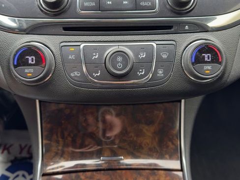 Used 2014 Chevrolet Impala LT w/ Convenience Package image 20