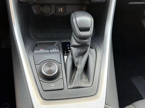 Used 2023 Toyota RAV4 LE AWD/4WD image 19