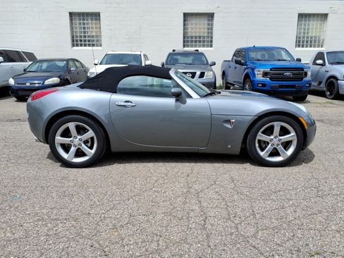 Used 2006 Pontiac Solstice Convertible w/ Premium Package RWD image 6