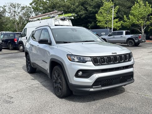 Used 2026 Jeep Compass Latitude AWD/4WD image 5