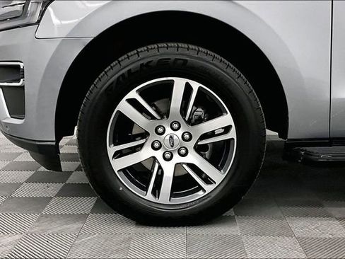 Used 2022 Ford Expedition Max Limited image 10