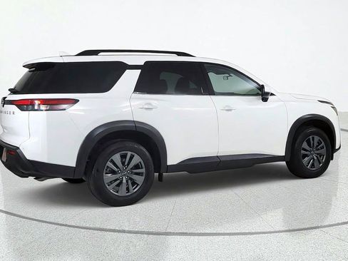 Certified 2025 Nissan Pathfinder SV FWD image 7