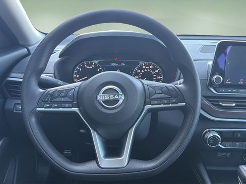 Certified 2023 Nissan Altima 2.5 SV FWD image 9