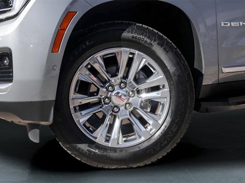 Certified 2025 GMC Yukon Denali image 4