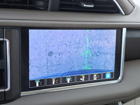 Used 2021 GMC Yukon Denali w/ Denali Premium Package image 25