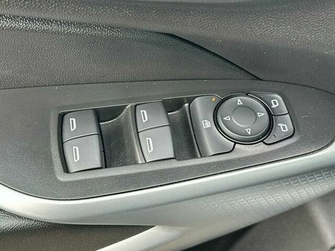 Used 2025 Chevrolet Trax RS w/ Sunroof Package FWD image 13