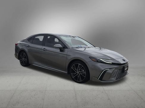 Used 2025 Toyota Camry XSE FWD image 8