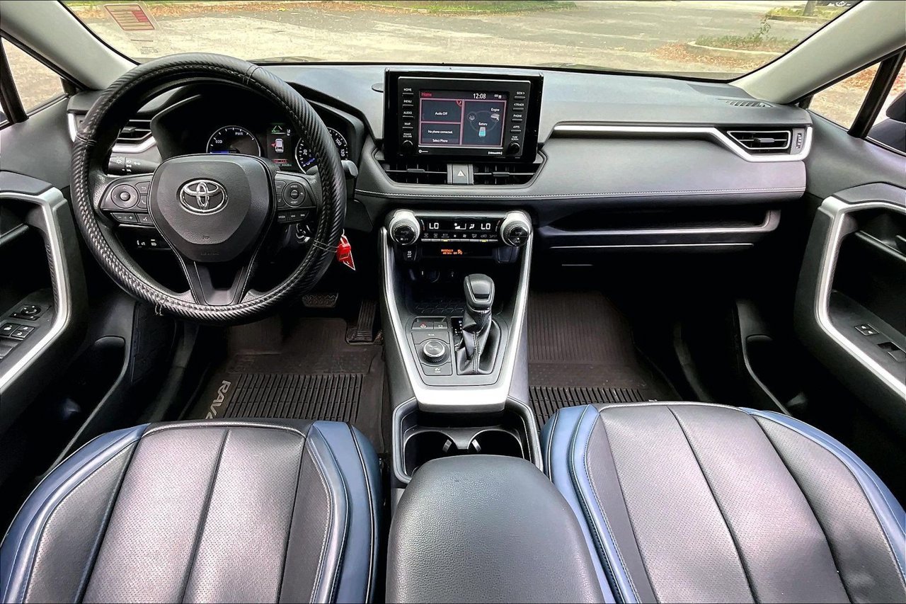 Used 2020 Toyota RAV4 LE AWD/4WD image 7