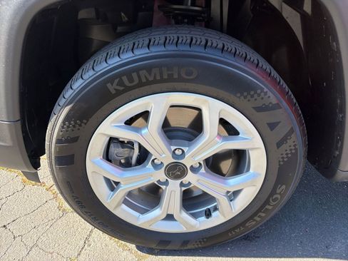 Used 2025 Jeep Compass Latitude AWD/4WD image 29