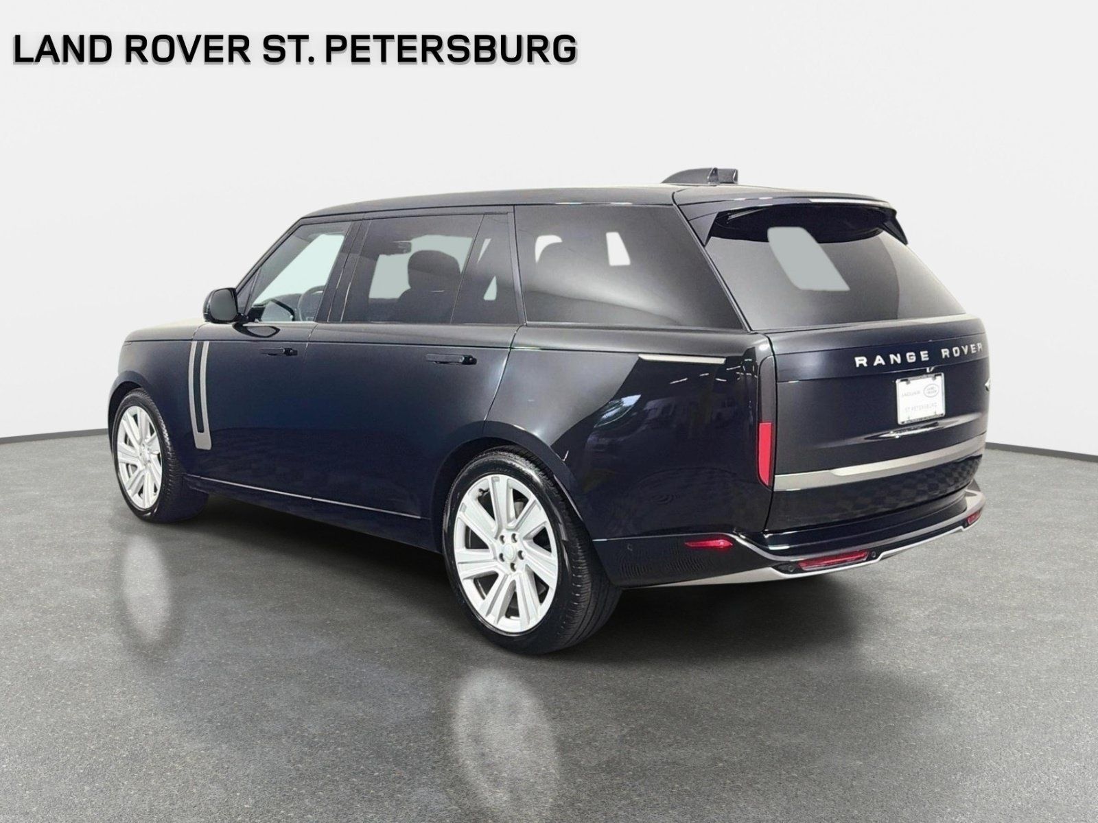 Used 2023 Land Rover Range Rover Long Wheelbase SE AWD/4WD image 7