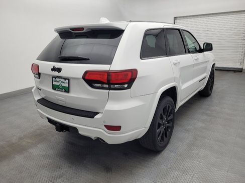 Used 2017 Jeep Grand Cherokee Altitude AWD/4WD image 9