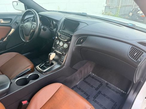 Used 2013 Hyundai Genesis 3.8 image 14