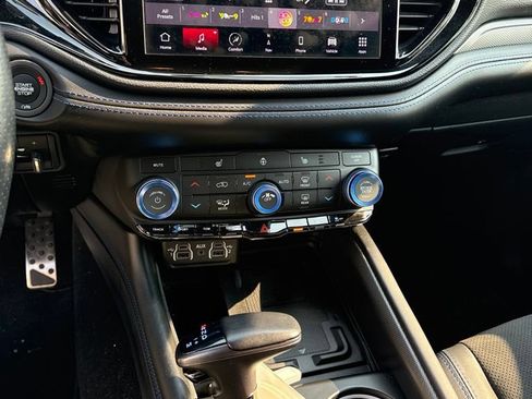 Used 2022 Dodge Durango R/T w/ Tow 'N Go Package AWD/4WD image 16