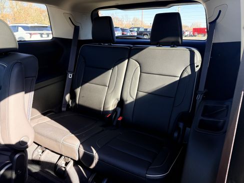 Certified 2023 GMC Acadia Denali w/ Denali Ultimate Package image 16