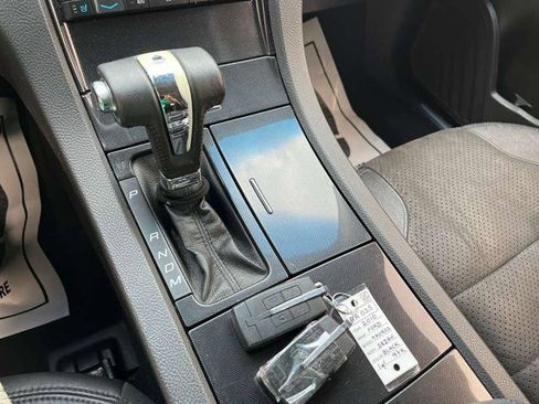 Used 2010 Ford Taurus SHO image 21