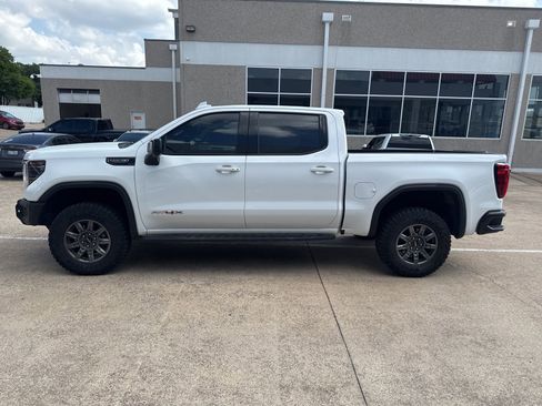 Used 2025 GMC Sierra 1500 AT4X image 2