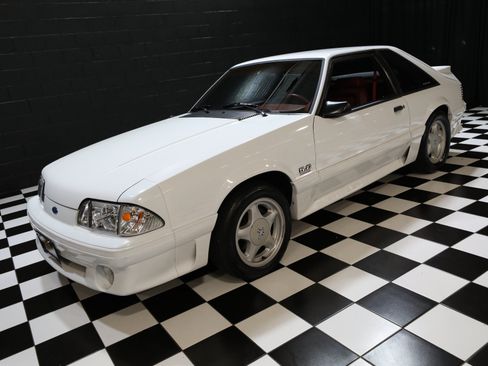 Used 1992 Ford Mustang GT RWD image 8
