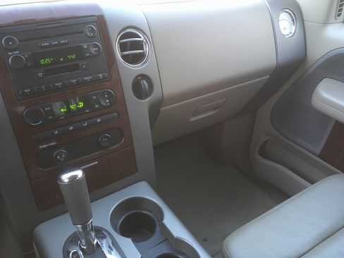 Used 2006 Ford F150 XLT image 13