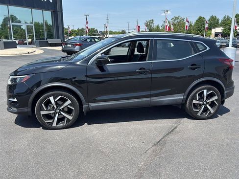 Certified 2020 Nissan Rogue Sport SL w/ Premium Package FWD image 2