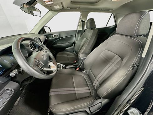 Used 2023 Hyundai Venue SEL FWD image 19