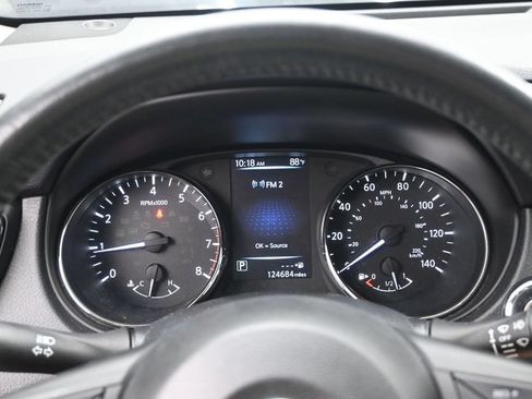 Used 2017 Nissan Rogue SV w/ SV Premium Package AWD/4WD image 9