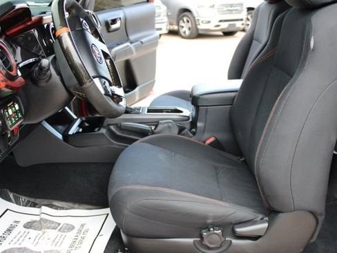 Used 2016 Toyota Tacoma TRD Off-Road w/ Premium & Technology Package AWD/4WD image 13