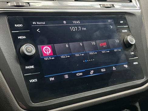 Used 2023 Volkswagen Tiguan SE w/ Panoramic Sunroof Package image 28