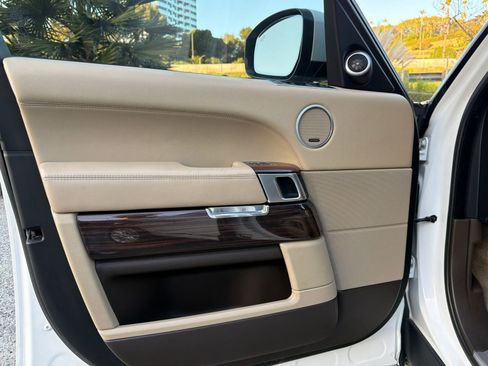 Used 2016 Land Rover Range Rover HSE image 10