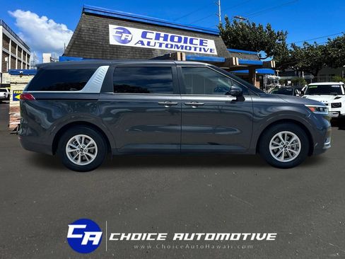 Used 2022 Kia Carnival LX FWD image 9