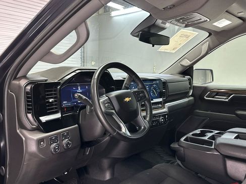 Used 2024 Chevrolet Silverado 1500 LT AWD/4WD image 18